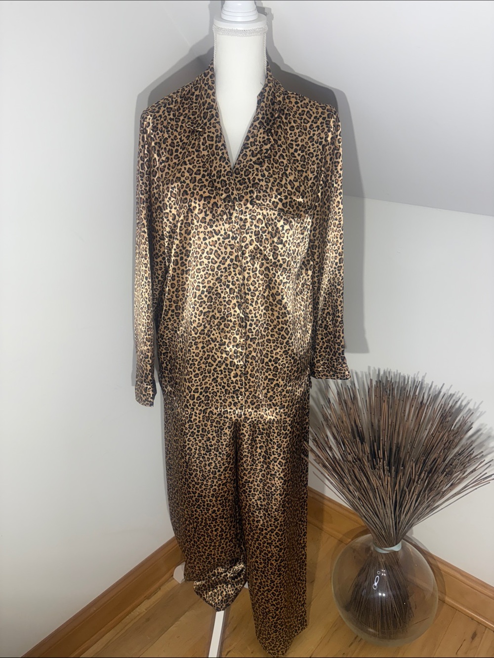 NWOT Leopard  Silky Pajamas Sz L